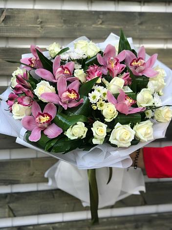 Букет цветов из: Розы и Хризантемы в Малаховке