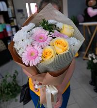 Букет цветов из:  Герберы, Розы и Хризантемы в Малаховке