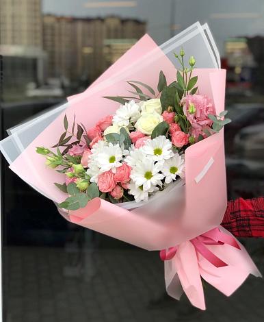 Букет цветов из: Розы, Лизиантусы и Хризантемы в Малаховке